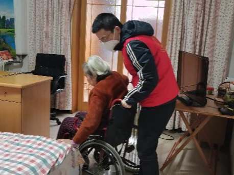 【疫情防控】尽锐出战护我城，bbin宝盈先锋在行动 ——集团干部下沉一线系列（二）